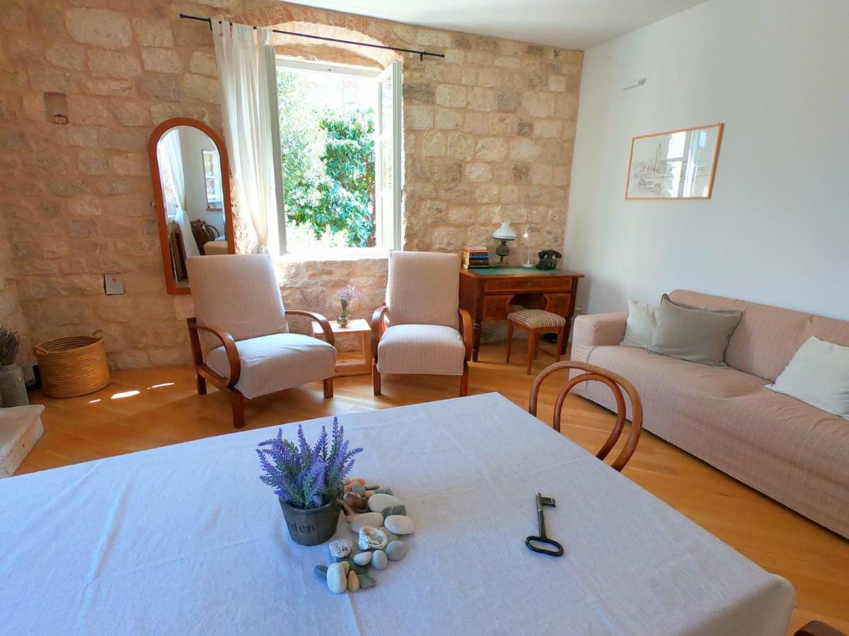 Historic Piazza House&Romantic Hidden Garden Hvar Town Esterno foto