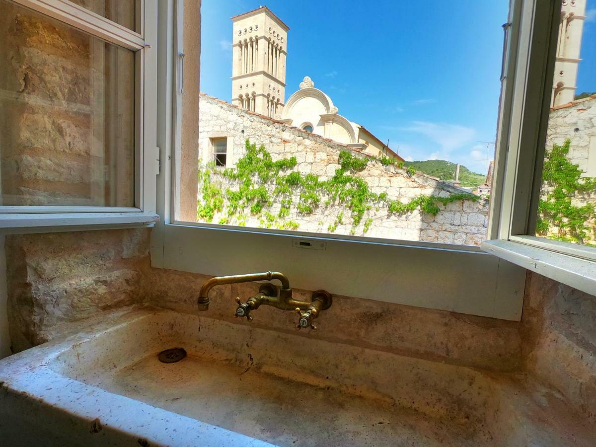 Historic Piazza House&Romantic Hidden Garden Hvar Town Esterno foto