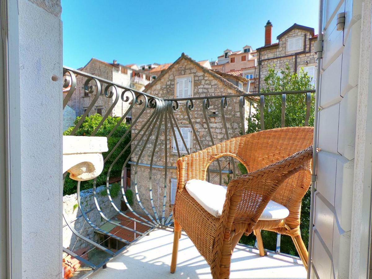 Historic Piazza House&Romantic Hidden Garden Hvar Town Esterno foto