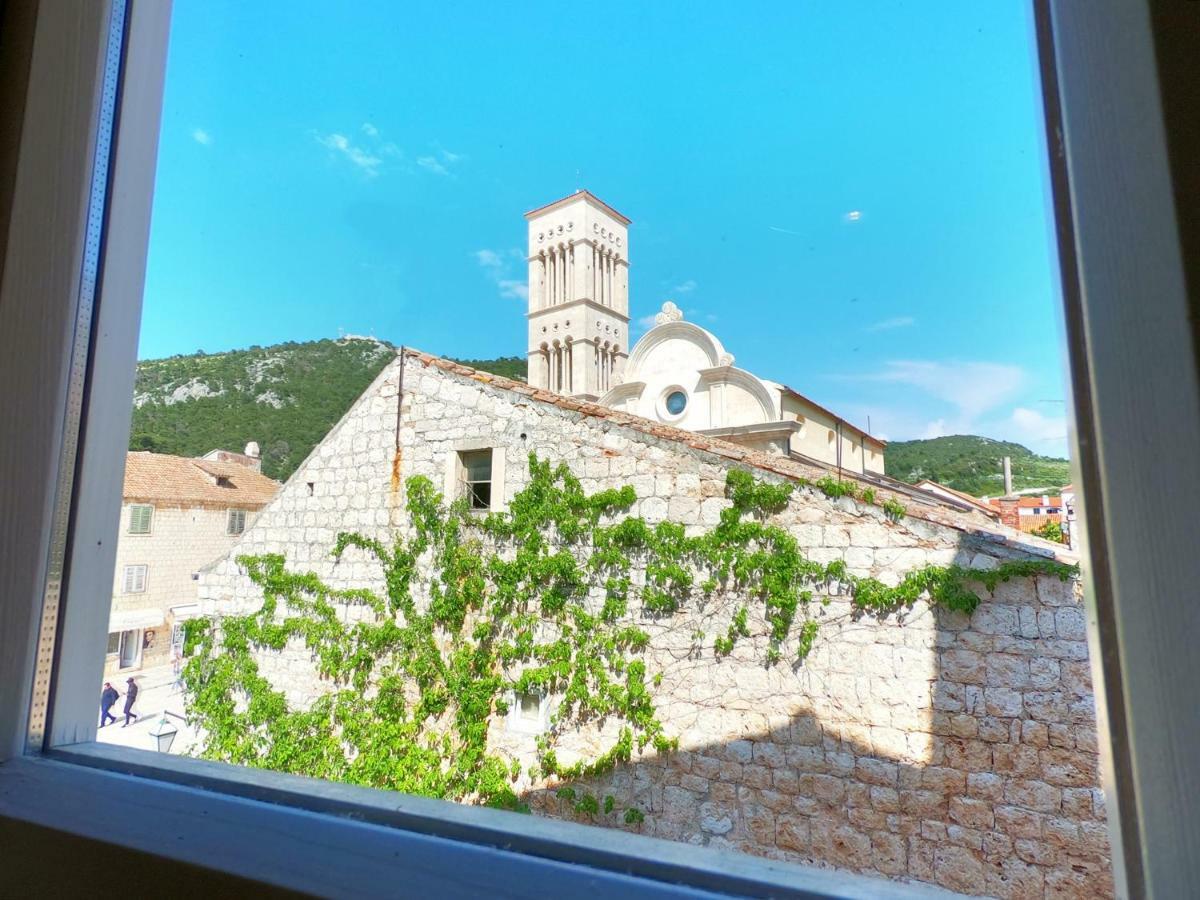 Historic Piazza House&Romantic Hidden Garden Hvar Town Esterno foto