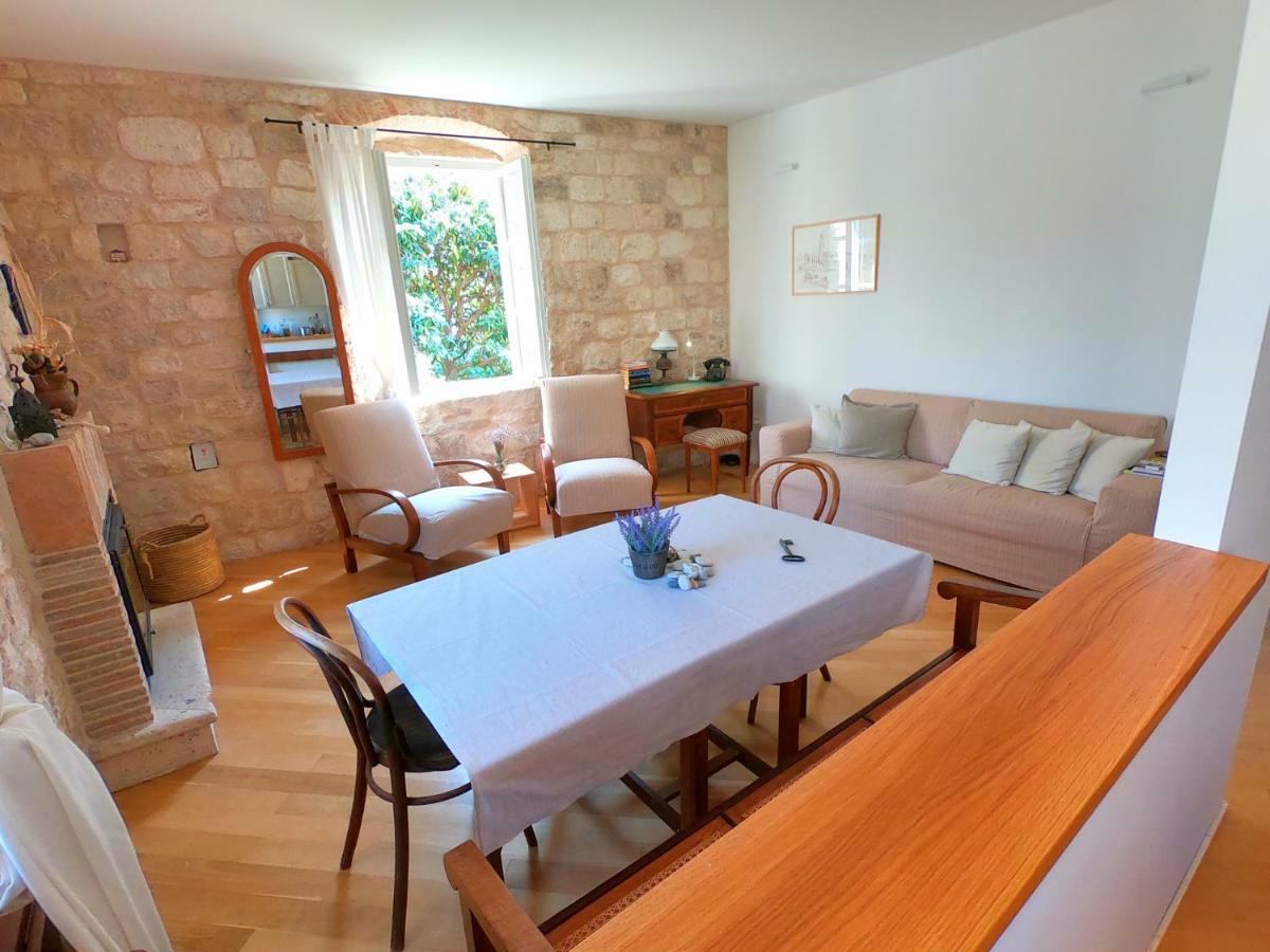 Historic Piazza House&Romantic Hidden Garden Hvar Town Esterno foto