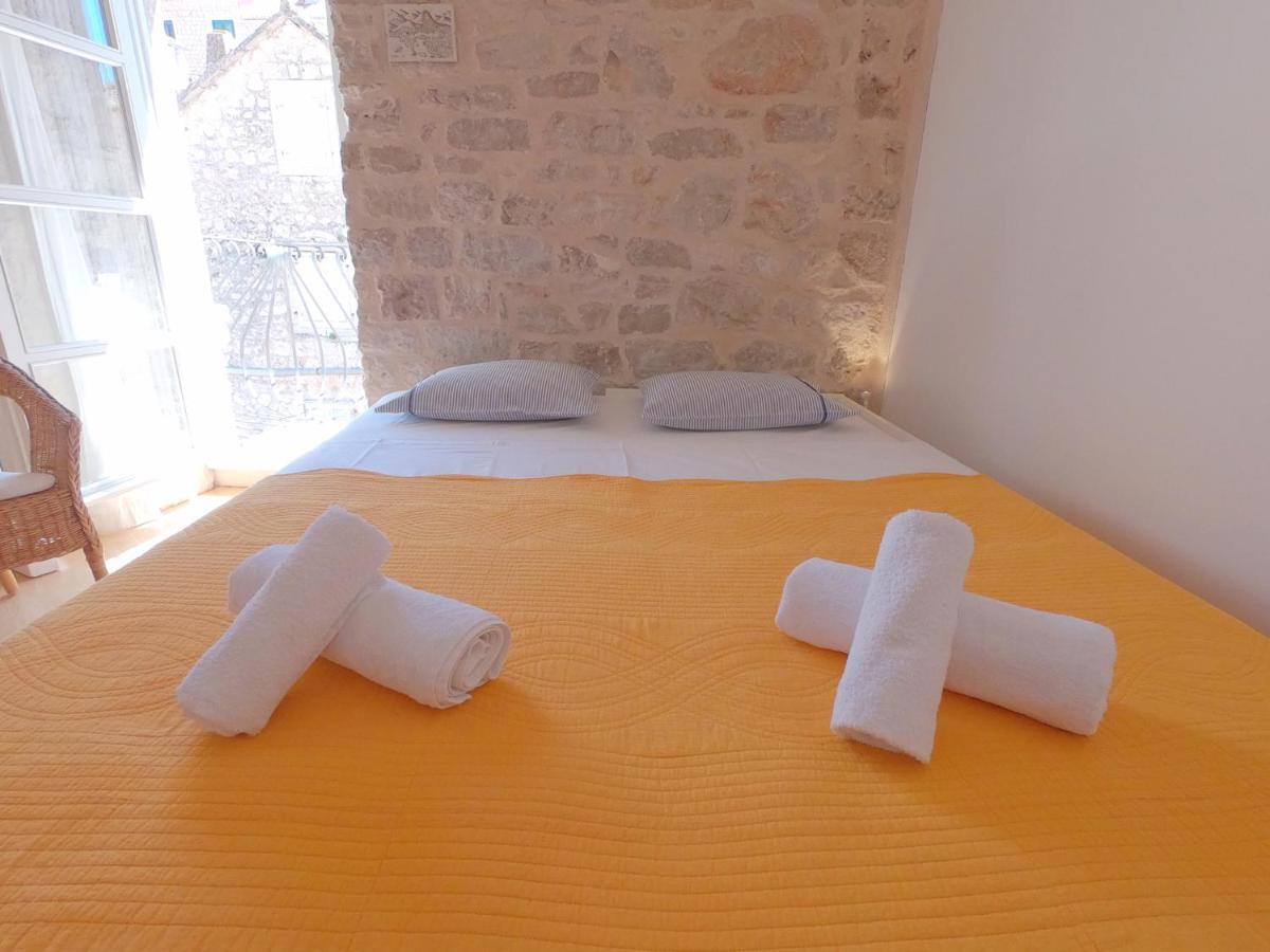 Historic Piazza House&Romantic Hidden Garden Hvar Town Esterno foto