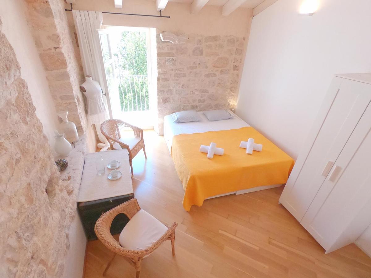 Historic Piazza House&Romantic Hidden Garden Hvar Town Esterno foto